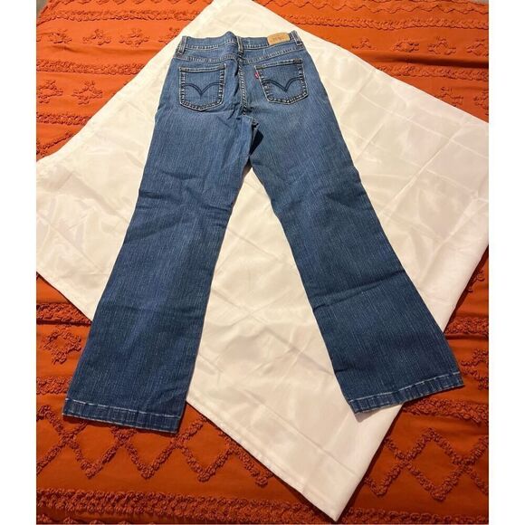 Levi's 512 perfectly slimming boot cut. Size 6 medium. ￼ - Picture 4 of 9